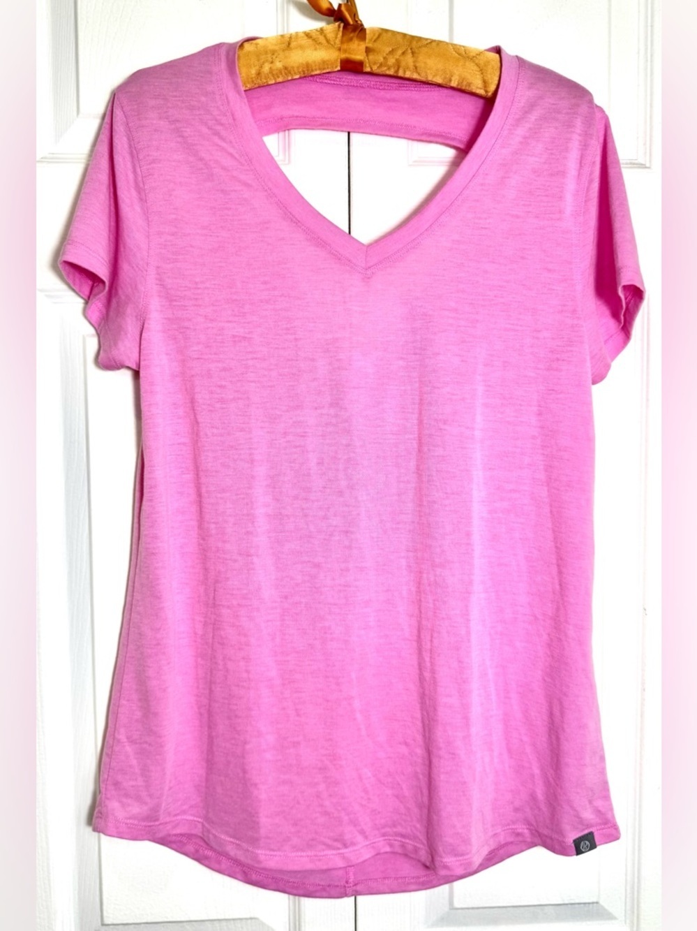 Bally Total Fitness Open Back V-Neck Tee Pink Cutout Back Athletic Top L NWOT